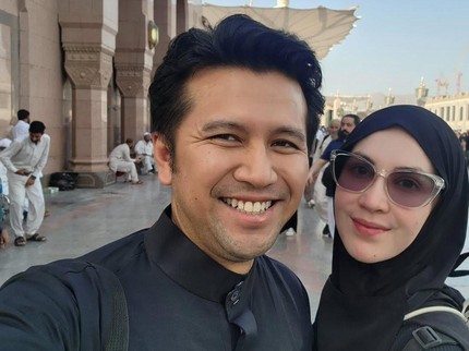 7 Potret Arumi Bachsin dan Suami Tunaikan Ibadah Umrah