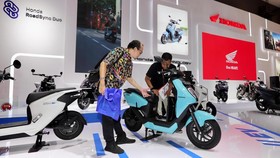 Honda Bawa PCX 160 RoadSync dan 2 Motor Listrik Konsep ke IIMS 2025