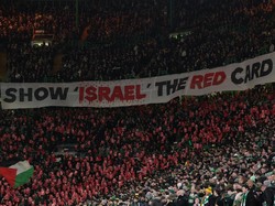 Banner Kartu Merah buat Israel Terpampang di Laga Celtic Vs Bayern