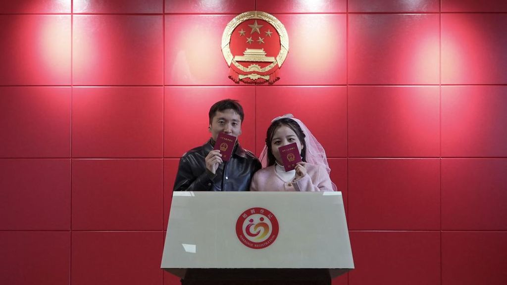 Angka Pernikahan di China Naik pada 2025, Ledakan Kelahiran Menanti?