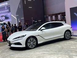 Mobil Listrik yang Bisa Jalan Miring Hadir di IIMS 2025