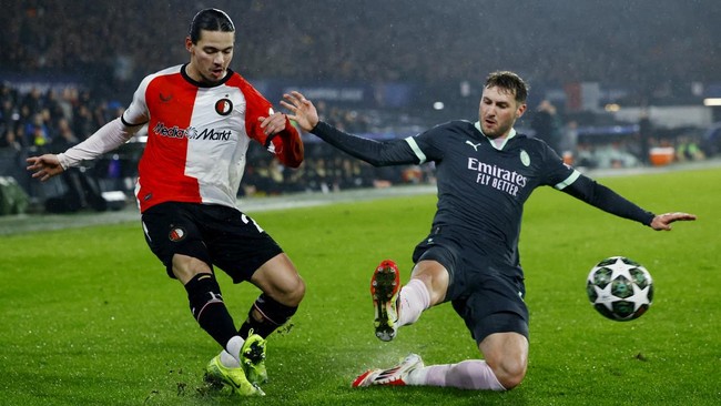 AC Milan kalah dari Feyenoord dalam laga leg pertama playoff menuju 16 besar Liga Champions. Sedangkan Bayern Munchen berhasil menaklukkan Celtic.