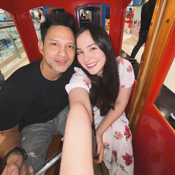 <p>Lucky dan Lidi sama-sama terjun ke dunia akting. Keduanya selalu mendukung karier masing-masing. Lucky bahkan sscara khusus selalu memberikan dukungan ke sang istri yang memilih menjadi wanita karier. (Foto: Instagram @lidibrugman)</p>