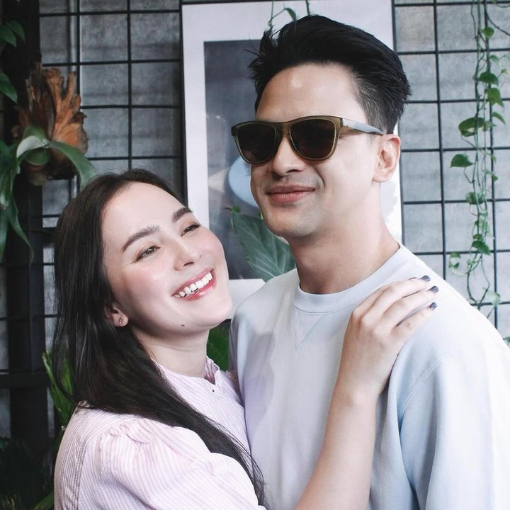 <p>Melalui akun Instagram, Lucky dan Lidi sering membagikan momen kebersamaan mereka. Keduanya juga kerap mengunggah momen romantis. Dalam beberapa postingan, pasangan ini juga sering berbalas pesan romantis lho. <em>"My adorable and beautiful wife</em>," tulis Lucky di salah satu unggahan istrinya. (Foto: Instagram @lidibrugman)</p>