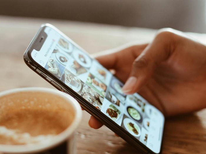 Membangun Media Sosialmu atau Mengelola Media Sosial dari Brand/ Foto: Pexels.com/Kerde Severin