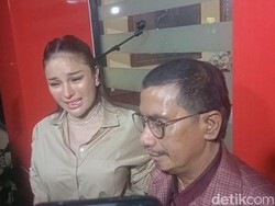 Tangan Terbuka dan Pelukan Hangat Nikita Mirzani untuk LM Anaknya