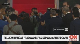 VIDEO: Pelukan Hangat Prabowo Lepas Kepulangan Erdogan