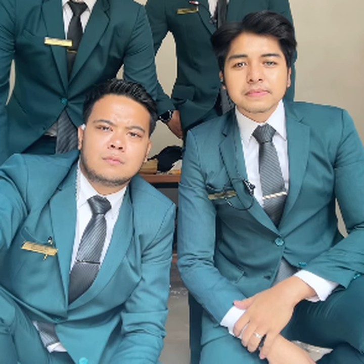<p>"Mau dibilang bantir setir, yang penting banting tulang buat hidup ya ges," tulis Reza sambil bercanda seraya mengunggah video bersama teman-temannya saat bertugas di sebuah pernikahan. (Foto: Instagram: @mrezanugrah)</p>
