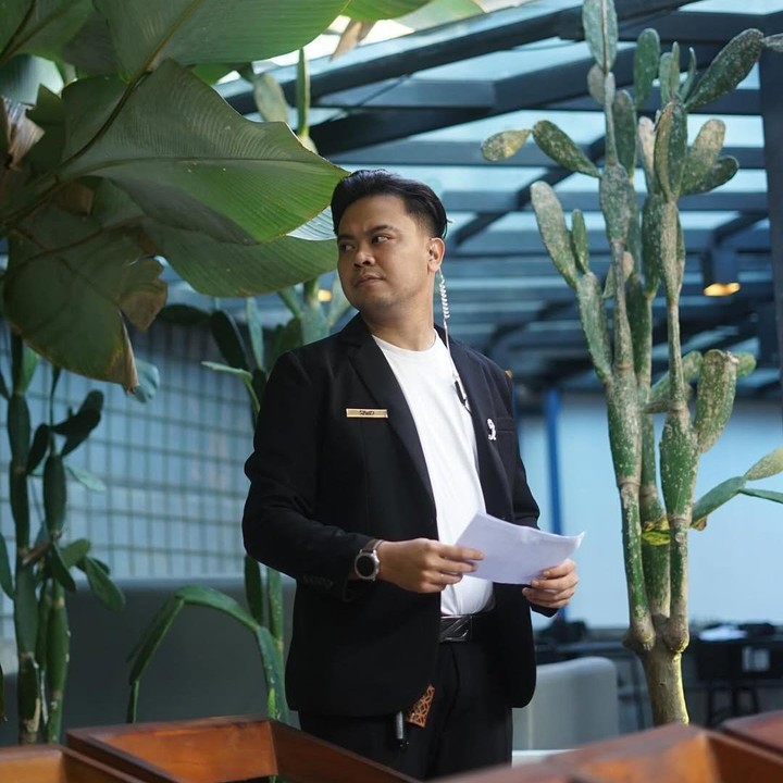 <p>Kepada wartawan, Reza menyebut bahwa penghasilan yang didapatkan dari WO ini lebih menjanjikan. Bukan tanpa alasan, hal ini karena pernikahan akan selalu ada meski dalam keadaan pandemi. (Foto: Instagram: @mrezanugrah)</p>