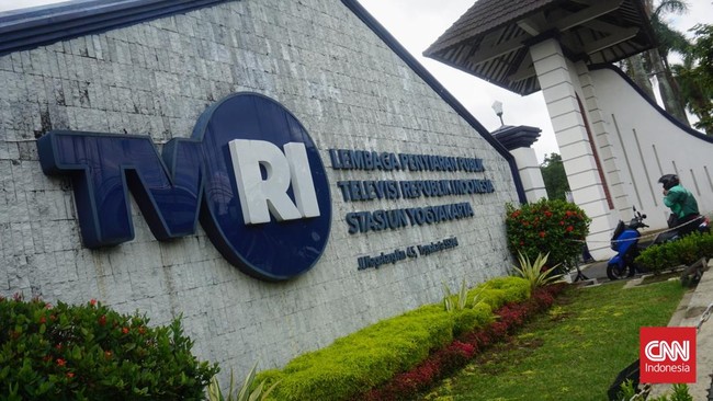 Nasib pekerja kontrak termasuk kontributor TVRI di daerah dalam beberapa hari terakhir bak roller coaster imbas pemotongan anggaran pemerintahan Prabowo-Gibran.