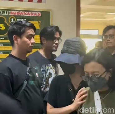 Tak Hadir di Persidangan, Baskara Resmi Cerai Secara Verstek dengan Sherina Munaf