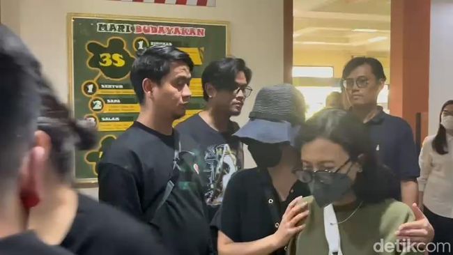Tak Hadir di Persidangan, Baskara Resmi Cerai Secara Verstek dengan Sherina Munaf