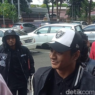 Sebelum Ditahan, Vadel Badjideh Minta Waktu untuk Merokok