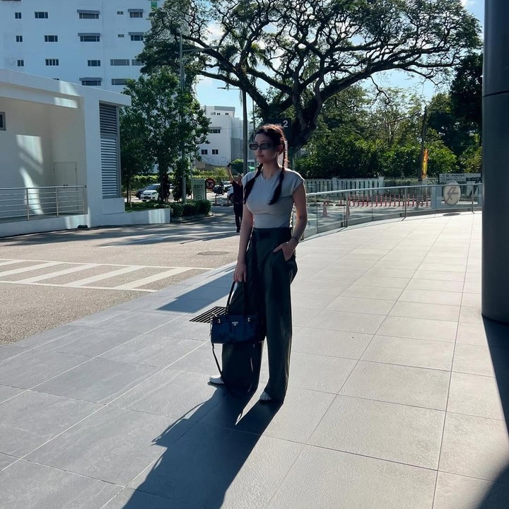 <p>Banyak netizen yang memberikan semangat kepada Aquene selama menjalani pengobatan, Bunda. Mereka juga mendoakan agar perempuan kelahiran 2008 ini cepat sehat dan bisa kembali beraktivitas. "Syafakilah anak cantik dan salihah, semangat sehat ya, cantik," ungkap seorang netizen. "Bismillah, sehat terus dan terus sehat. Aminn ya rabbal alamiin," doa netizen lainnya. (Foto: Instagram: @aqueneazizdjorghi)</p>
