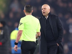 Ucapan Pedas Arne Slot ke Wasit yang Berujung Sanksi