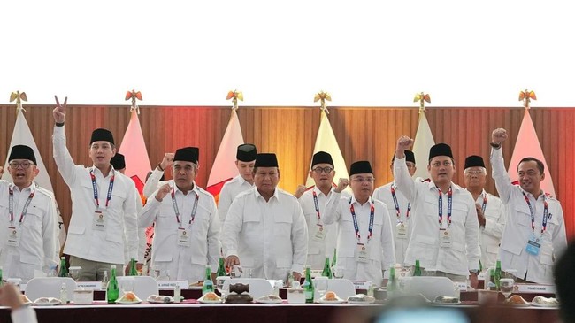 Gerindra mengumumkan Prabowo Subianto akan kembali maju di Pilpres 2029 saat silaturahmi Koalisi Indonesia Maju (KIM) di Padepokan Garuda Yaksa, Hambalang.