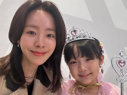 5 Potret Menggemaskan Pemeran CEO Kang Ji Yoon & Yu Byul di Balik Drakor Love Scout