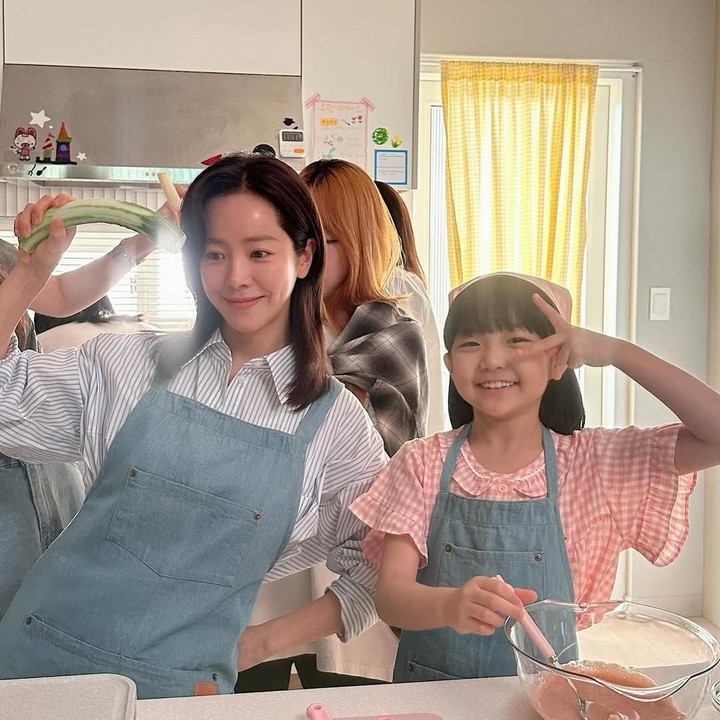 <p>Lewat akting keren para pemainnya, tak heran jika sampai episode 11, drakor Love Scout meraih rating tertinggi hingga 11,8 persen. (Foto: Instagram @roma.emo)</p>