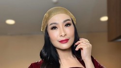 Iis Dahlia Blak-blakan Ngaku Tak Nyaman Didandani Orang Lain