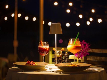 19 Tempat Dinner Romantis di Jakarta dari Private, Rooftop & Harga Terjangkau