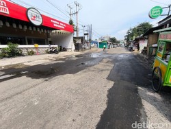 Jalan Sutomo Cirebon yang Berlubang Berubah Jadi Mulus