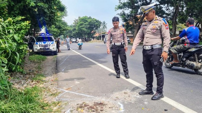 Sopir pikap Deva Saputra (19) ditetapkan jadi tersangka kecelakaan maut yang menewaskan Bendahara Umum Demokrat Renville Antonio.