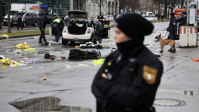 Dua hari lalu, seorang imigran sengaja menabrakkan mobilnya ke kerumunan di kota Munich, Jerman, yang menyebabkan 37 orang lainnya terluka.