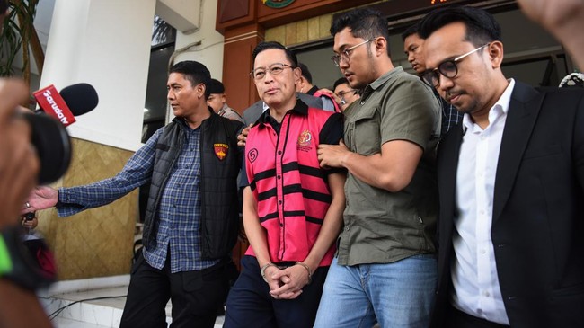 Terdakwa kasus dugaan korupsi impor gula di Kemendag sekaligus Eks Menteri Perdagangan Tom Lembong didakwa merugikan keuangan negara hingga Rp515 miliar.