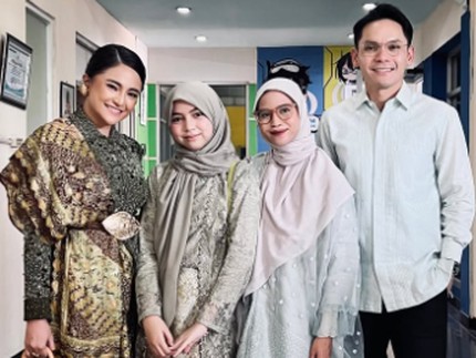 5 Potret Kompak Marshanda Hadiri Kelulusan Sienna bersama Ben Kasyafani dan Ines