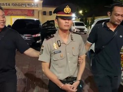 Ulah Polisi Gadungan Pakai AI Tipu Bapak Asuh Ratusan Juta