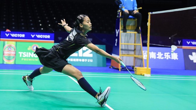 Putri KW berhasil mengalahkan Busanan Ongbamrungphan untuk membawa Indonesia berbalik unggul 2-1 atas Thailand pada semifinal BAMTC 2025.