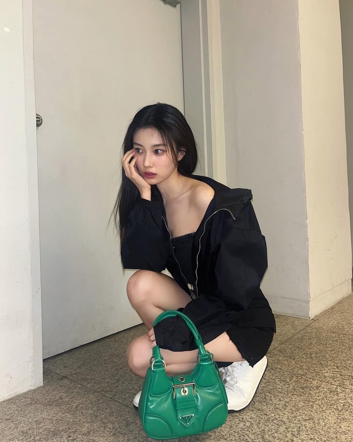 Selain menjadi model dan solois, ia memutuskan untuk fokus berakting. Dengan di bawah naungan 8D Entertainment, Kang Hye Won melanjutkan karier sebagai aktris dan memulai debut akting di web drama Best Mistake 3 pada 2022./ Foto: instagram.com/hyemhyemu