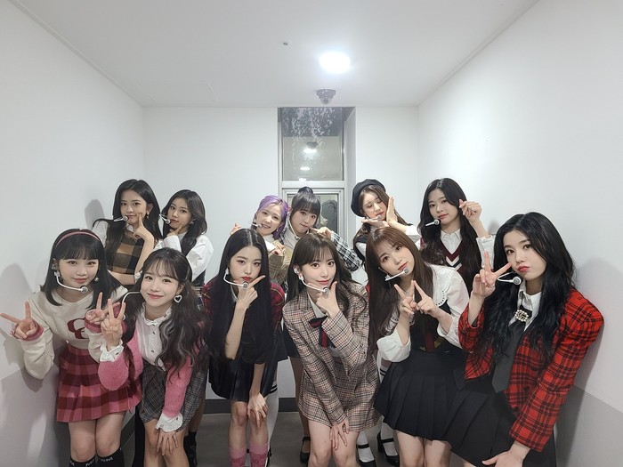 Tak berselang lama, IZ*ONE akhirnya melangsungkan debut dengan lagu ‘La Vien en Rose’ pada Oktober 2018. Sayangnya setelah dua tahun lebih aktif, grup jebolan Produce 48 ini resmi bubar pada April 2021./ Foto: x.com/official_izone