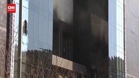 VIDEO: 6 Orang Tewas dalam Kebakaran Pembangunan Resor di Busan