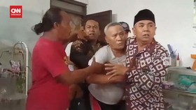VIDEO: Cabuli Anak di Bawah Umur, Pria Renta Diamuk Massa
