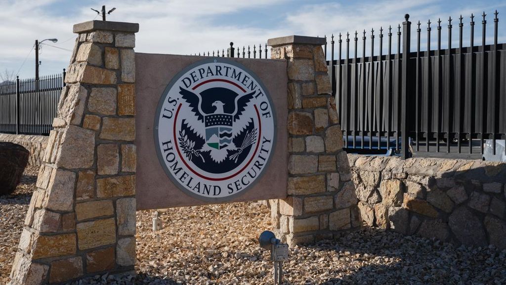 Pemerintah Trump Tambah Wewenang ICE, Pengungsi Legal Bisa Ditahan