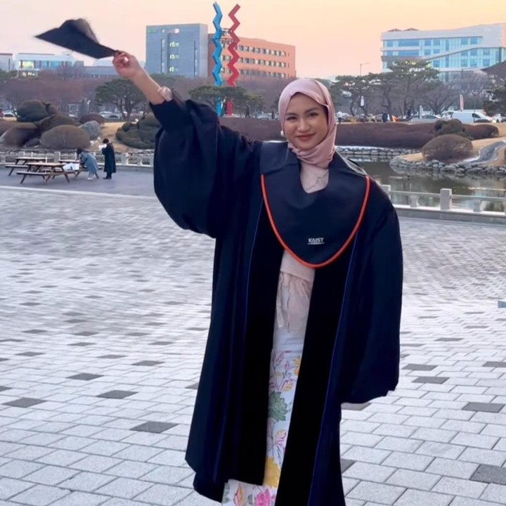 <p>Selama kuliah di Korea Advanced Institute of Science and Technology (KAIST), Xaviera diketahui mengambil program <em>double degree</em> sekaligus, yakni Computer Sciene dan Business Tech Management, lho. (Foto: Instagram@xavieraaputri)</p>
