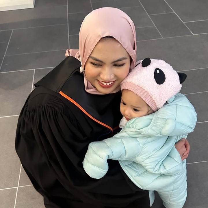 <p>Tak hanya itu, sang keponakan, Launa, juga hadir memberikan selamat kepada Xaviera. "Selamat yaa onty <em>@xavieraaputri,"</em> tulis Sabrina, dikutip dari laman <em>Instagram@sabrinaanggraini.</em> (Foto: Instagram@sabrinaanggarini)</p>