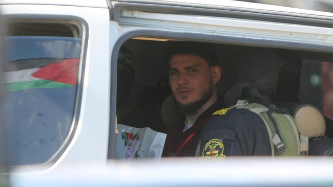 FOTO: Patuhi Gencatan Senjata, Hamas Kembali Lepaskan 3 Sandera Israel
