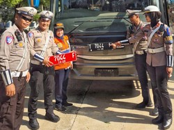 Bus Pemkab Karawang Ditilang Polisi Saat Wisata ke Subang