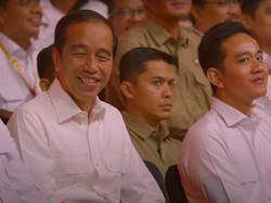 Jokowi Semobil dengan Gibran Usai HUT Gerindra: Nebeng, Ban Saya Gembos
