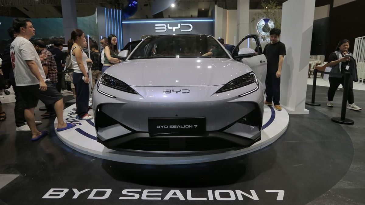 Insentif Mobil Listrik CBU Selesai 2025, Wajib Produksi Lokal 2026