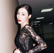 Tiffany Young Siap Sapa Fans Melalui Fan-Concert Tour 'Here For You!', Simak Selengkapnya