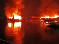 Video: 3 Kapal Wisata Terbakar di Teluk Kayangan Lombok