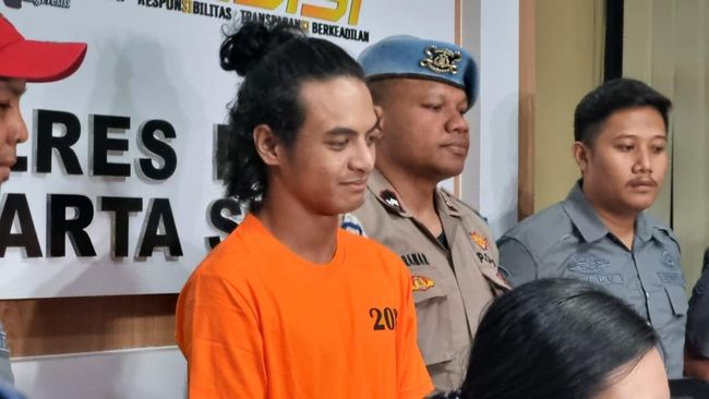 Vadel Badjideh meminta maaf karena sempat bohong dan buat gaduh atas kasus asusila ke anak di bawah umur.