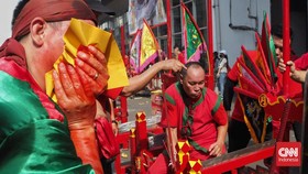 FOTO: Atraksi Puluhan Tatung Kala Perayaan Cap Go Meh di Jakarta