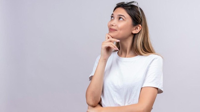 Ilustrasi sedang berpikir/Foto: Freepik.com/stockking