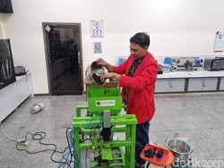 Mahasiswa Untag Kembangkan Briket Ramah Lingkungan dari Ampas Kopi
