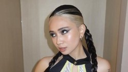 Curhat Haru NIKI ke Penggemar Saat Gelar Konser di Jakarta