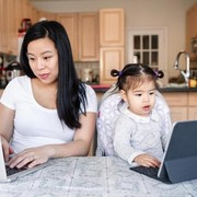 6 Pekerjaan Fleksibel untuk Ibu Rumah Tangga di Tahun 2025, Nggak Perlu Keluar Rumah!